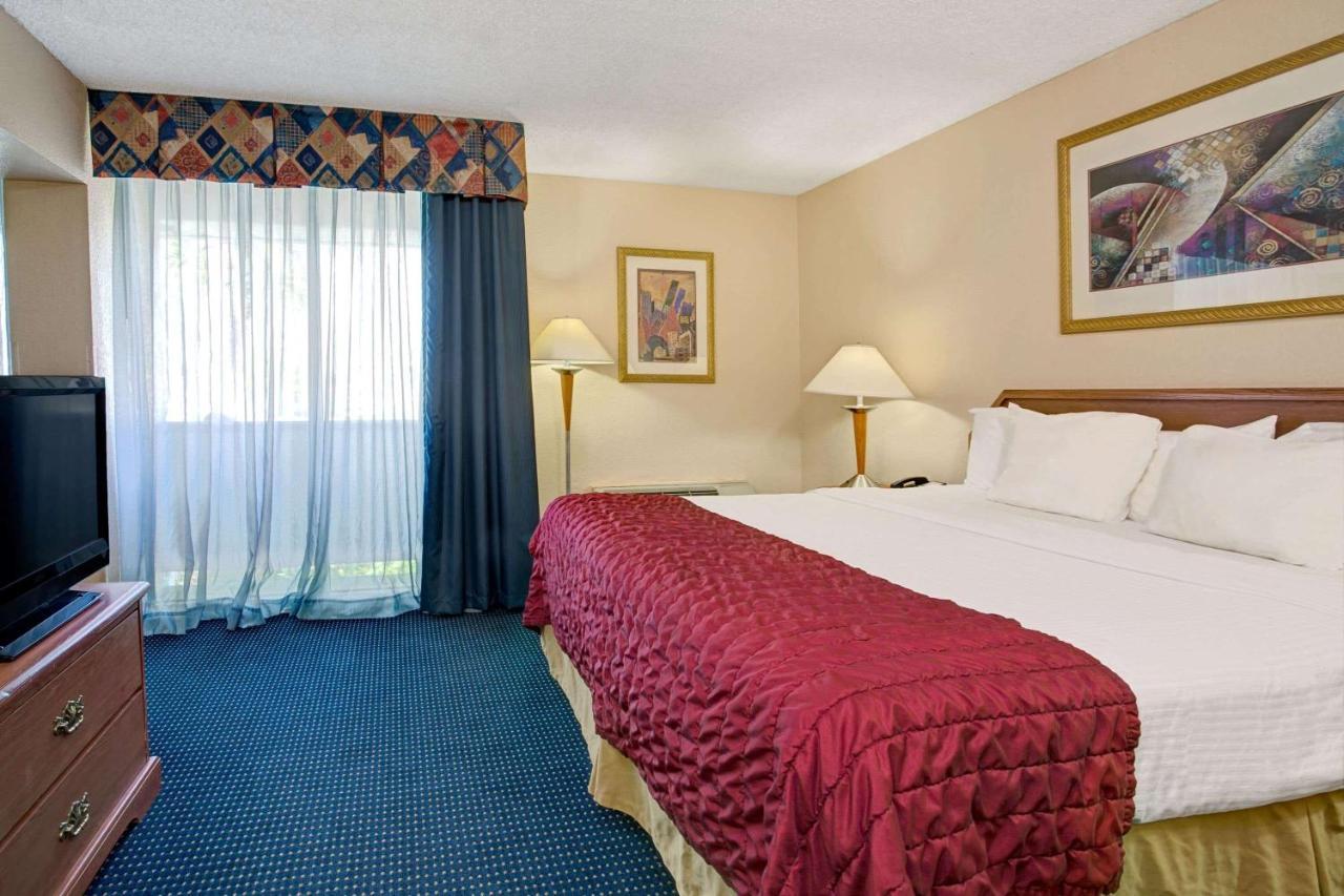 Garnet Inn & Suites オーランド エクステリア 写真
