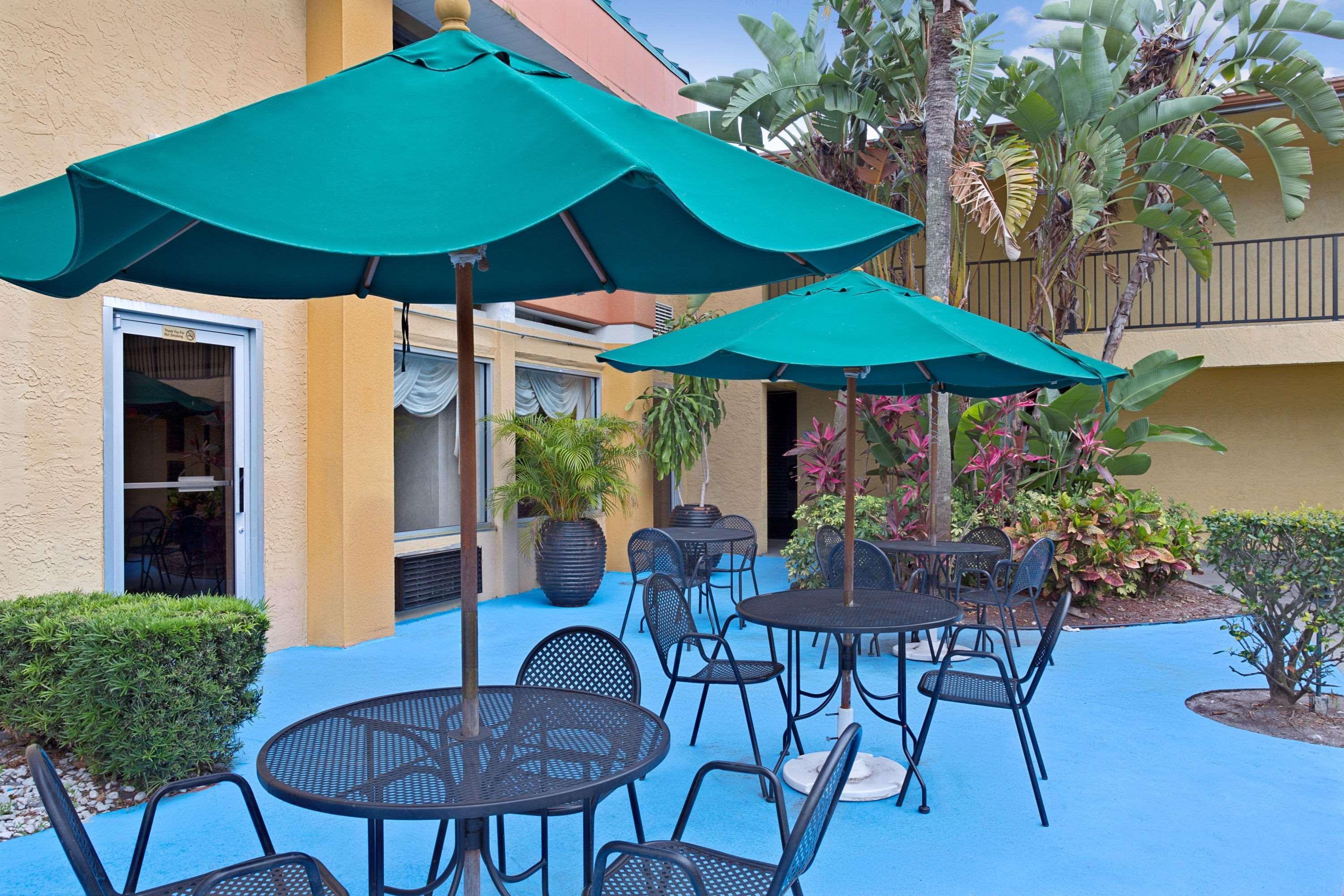 Garnet Inn & Suites オーランド エクステリア 写真