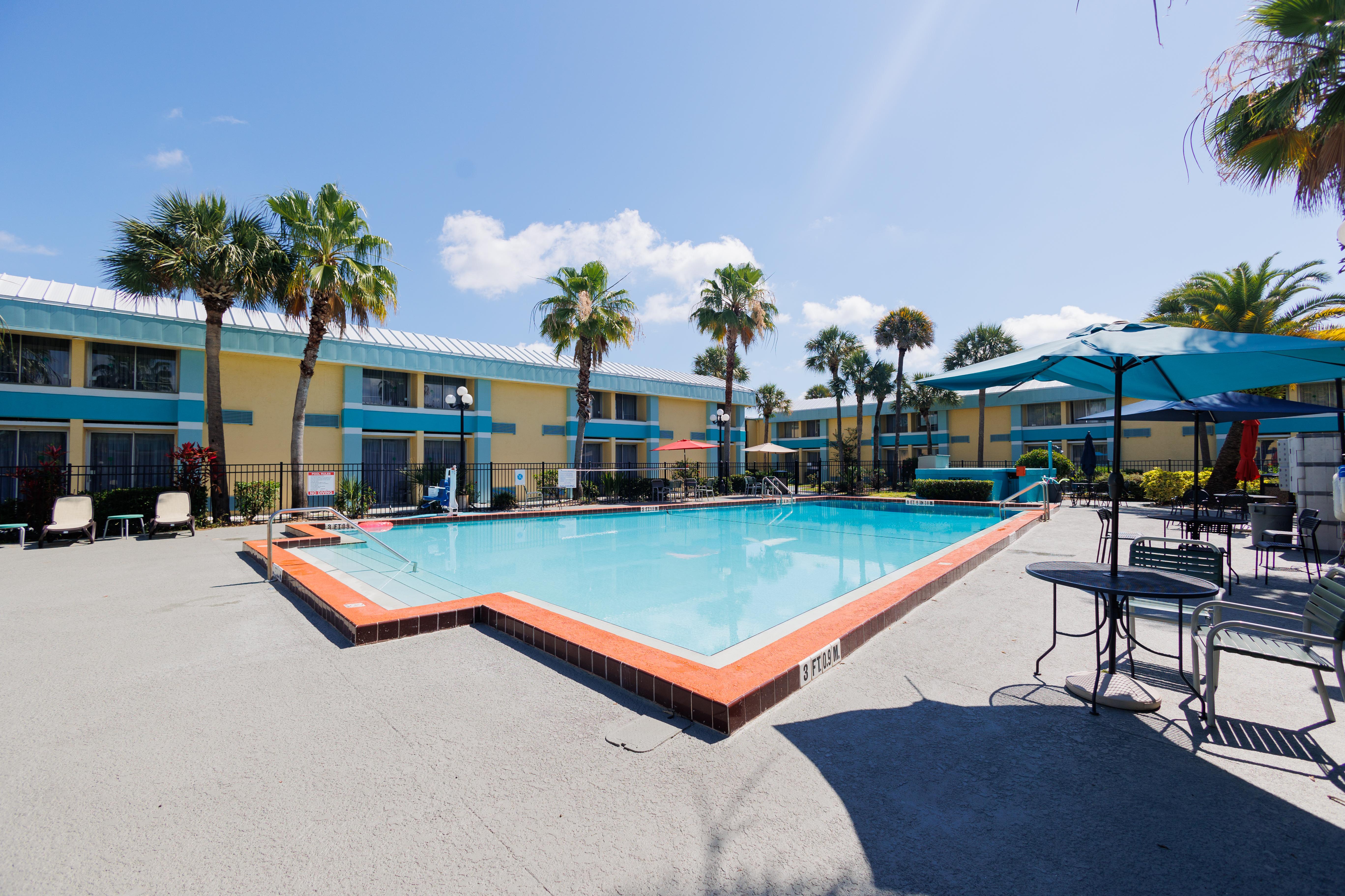 Garnet Inn & Suites オーランド エクステリア 写真