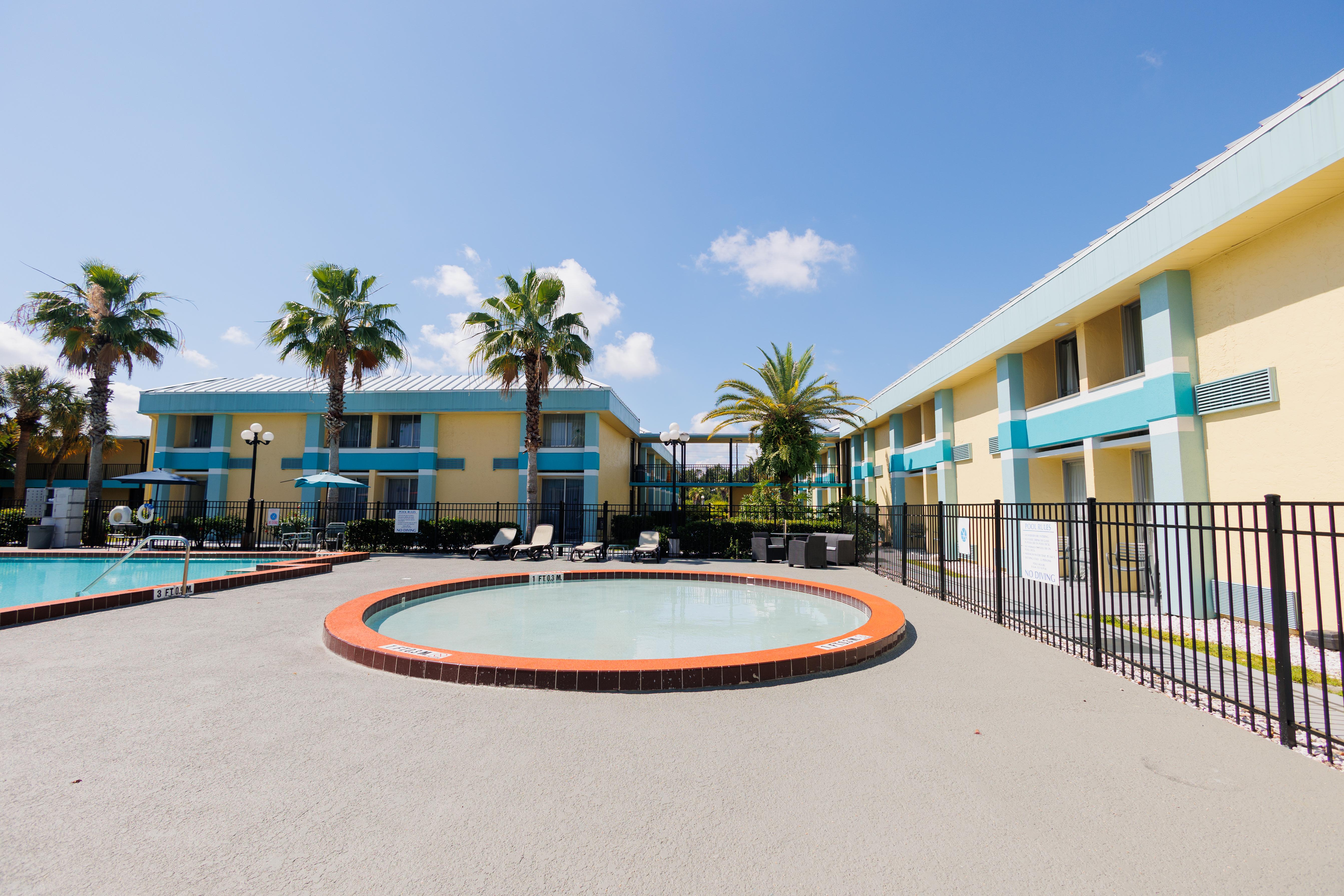 Garnet Inn & Suites オーランド エクステリア 写真