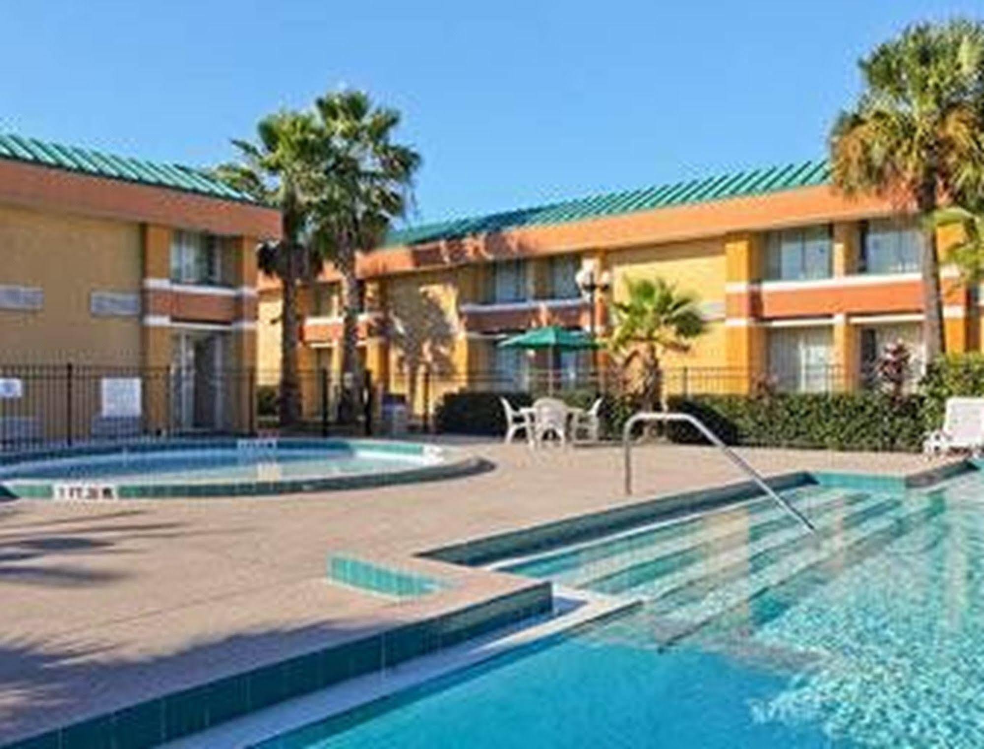 Garnet Inn & Suites オーランド エクステリア 写真
