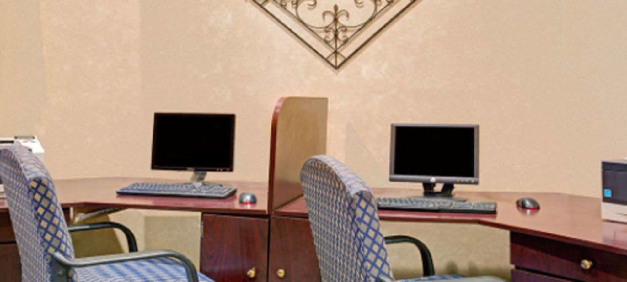 Garnet Inn & Suites オーランド エクステリア 写真