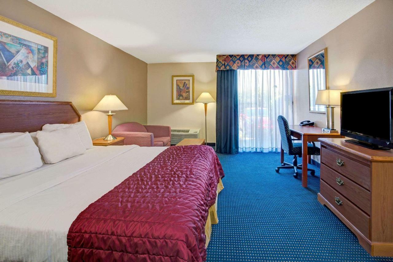 Garnet Inn & Suites オーランド エクステリア 写真