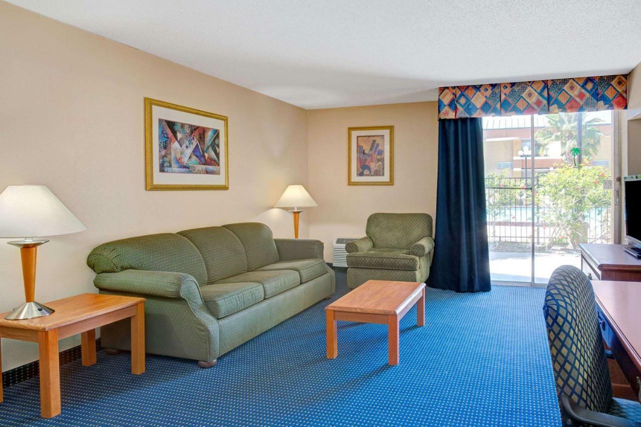 Garnet Inn & Suites オーランド エクステリア 写真